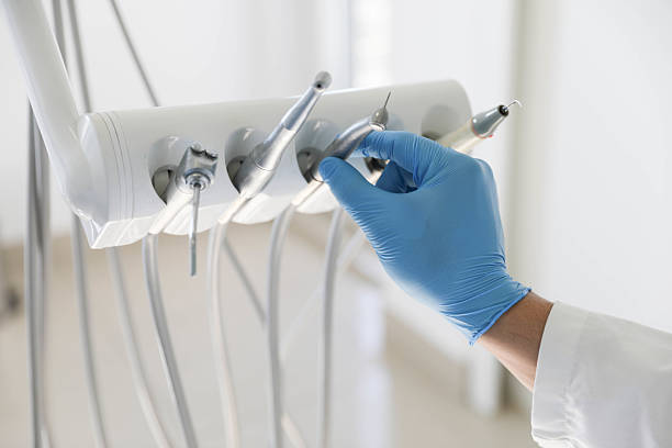 Professional Emergency Dentist technician working in Doffing, TX